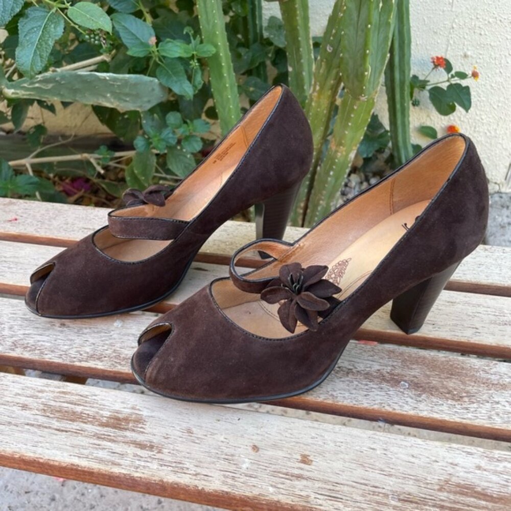 Sofft Classic Brown Suede Peep-Toe Heels with Floral Strap EUC